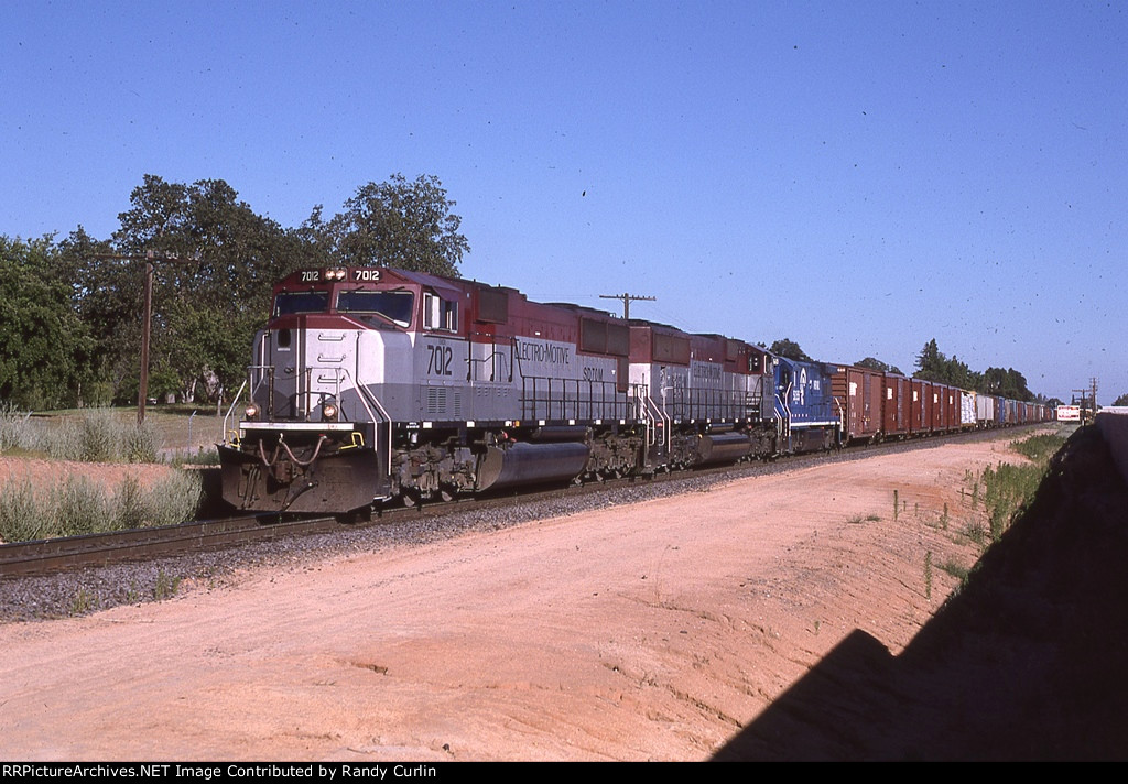 EMDX 7012 with a northbound for Oregon